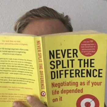 Summary: Never Split The Difference - Negotiating As If Your Life Depended  On It by Chris Voss (Paperback)